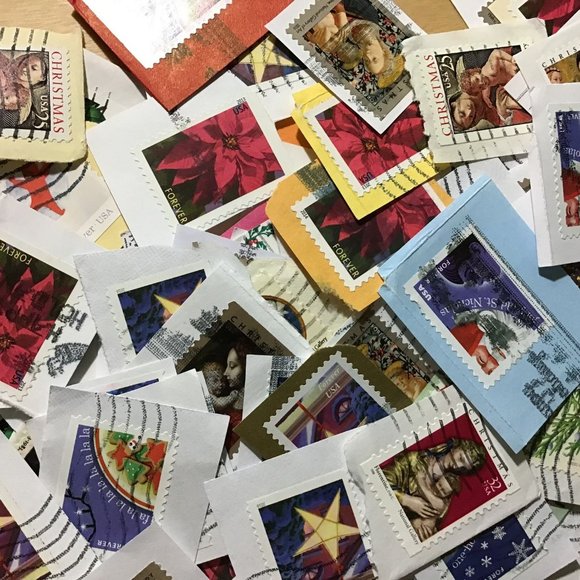 500 Christmas Postage Stamps - Picture 5 of 6